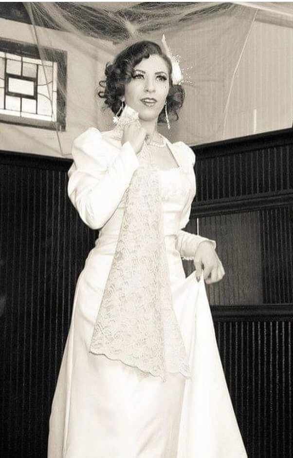 Maxi Vestido de Boda Blanco Satinado Estilo Vintage Ajustado Disfraz Vestido Talla XS Halloween Foto 2 de 4