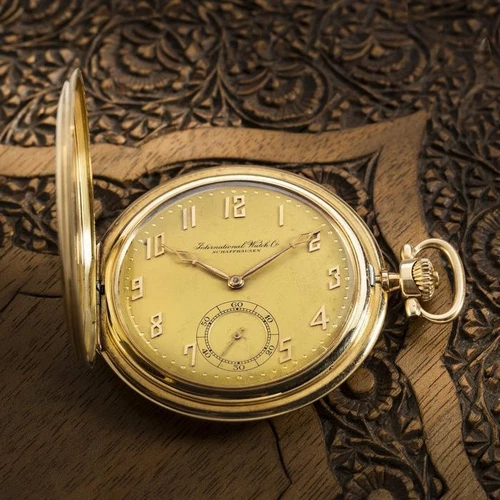 IWC Taschenuhr mit Muscheldesign