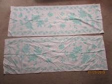 Set of 2 Vintage Table Runners/Doilies Green and White Flower/Floral Pattern