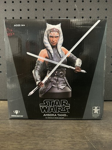 Gentle Giant 1:6 Scale Mini-Bust Ahsoka Tano 1881/3000 New Slight Damage To Back - Picture 6 of 11