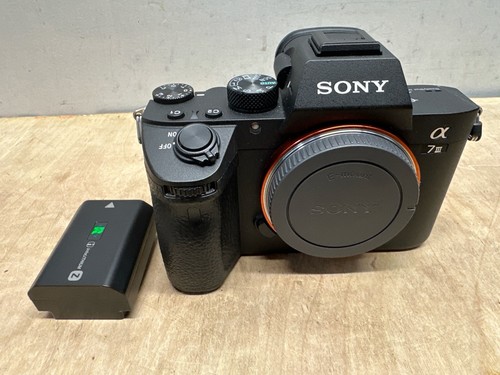 Sony A7 III ILCE-7M3 digitale spiegellose 24,2 MP Kamera (nur Gehäuse) (E10037516)
