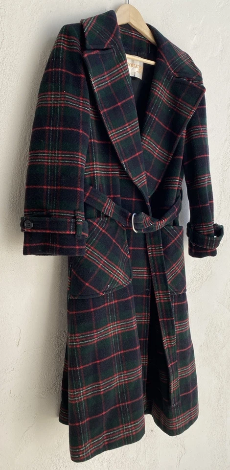 Vintage Pendleton Ltd. M 100% Wool Long Coat Belted Tartan Plaid Green Red - Image 4 of 4