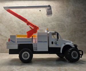 FPL Branded Remote Control Lineman Bucket Truck & Coin Bank 1:24 Scale NoBox