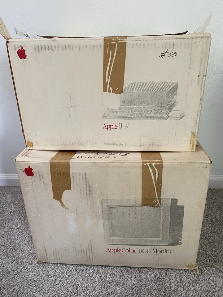 Vtg Apple IIGS OEM Computer Keyboard Box And RGB Monitor Box Intl Market Germany - Image 2 of 4