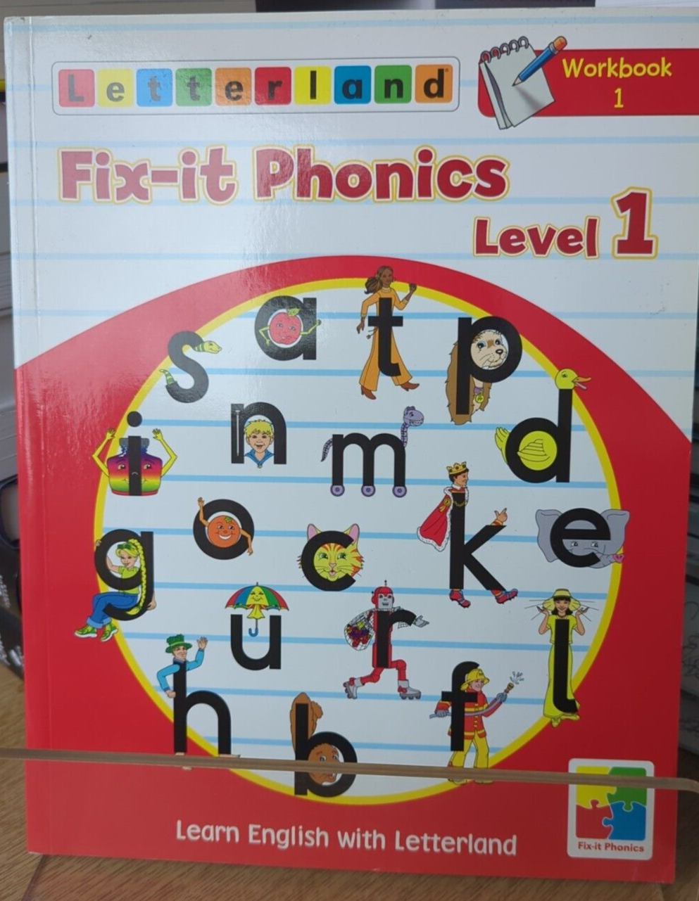 Fix-it Phonics: Learn English with Letterland: Level 1: Workbook 1 New