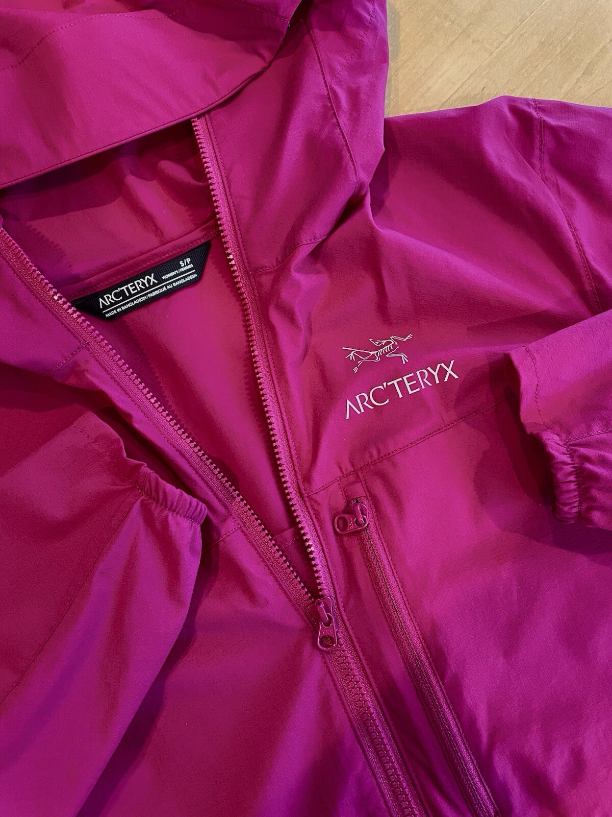 ARC'TERYX (Incontaminato!) ARCTERYX Giacca con cappuccio donna Squamish—(S)—Windshell—ROSA FUSCIA