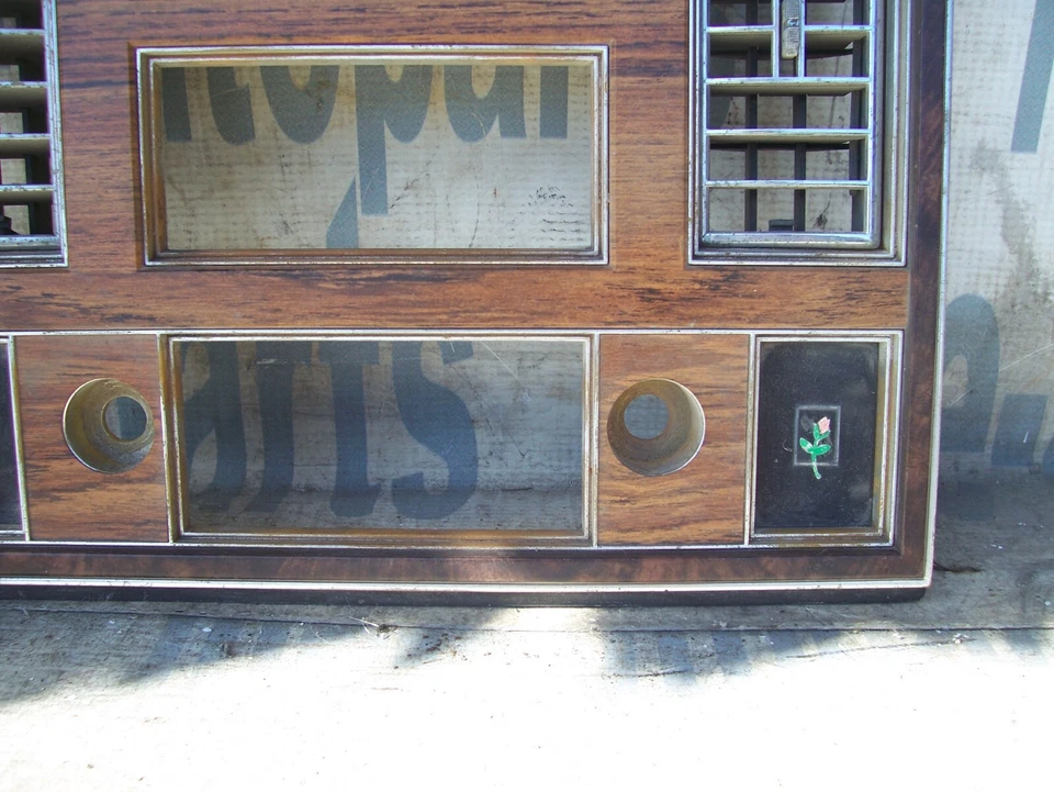 1979-1983 CADILLAC ELDORADO SEVILHA OEM RÁDIO CENTRO PAINEL MOLDURA ACABAMENTO COM ABERTURAS - Imagem 4 de 4