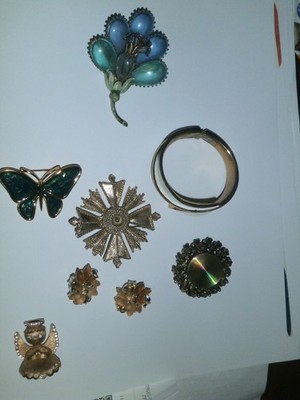 Signed Seven Piece Vintage Mixed Jewelry Lot Most Wearable, Trifari,Ultra ECT