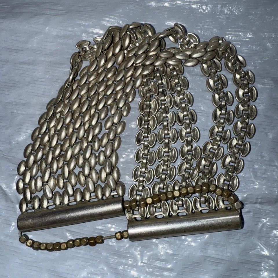 Brazalete Kenneth Cole Silvertone Multi Hilo Cadena Elástico Usado Fair Ver Foto 2 de 4