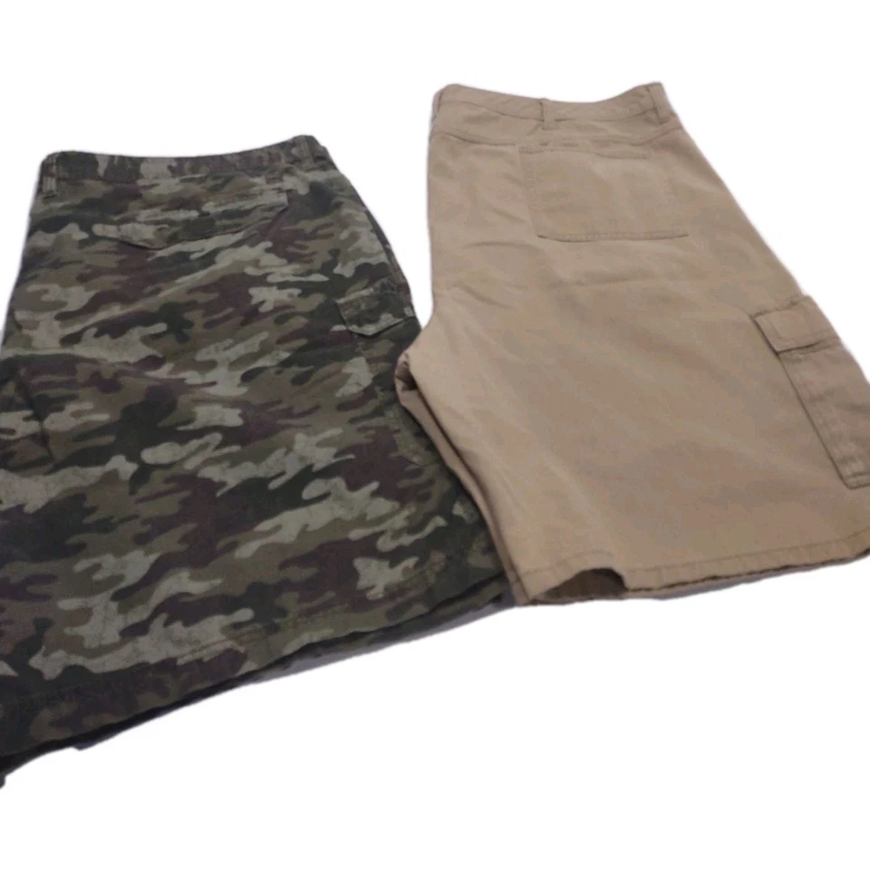 Lot of 5 Wrangler Work Jeans And Cargo Shorts Men's Sz 50 x 30 - Image 3 of 4