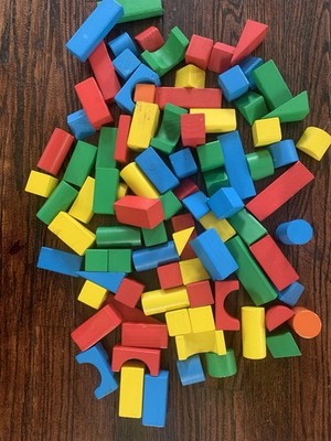Wood Building Blocks 90+ Pieces Primary Colors Several Shapes Construction Green