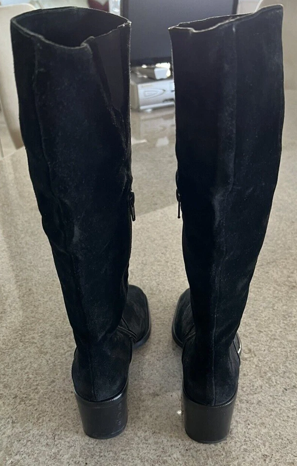 Botas hasta la rodilla Via Spiga negras de gamuza con tacón ancho (7M) Foto 3 de 4