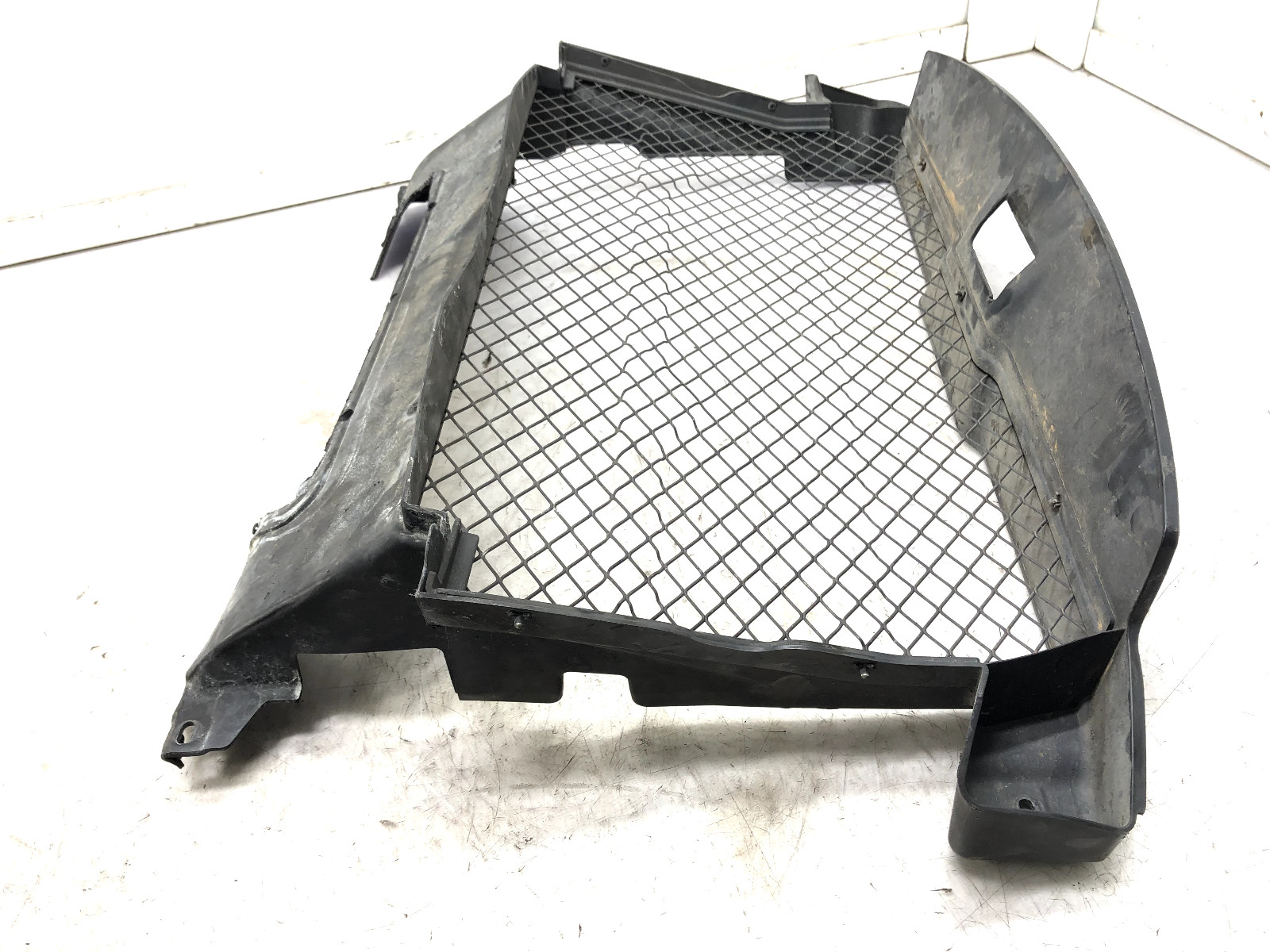 2014-2020 MASERATI QUATTROPORTE FRONT RADIATOR SUPPORT GRILLE AIR DUCT OEM.