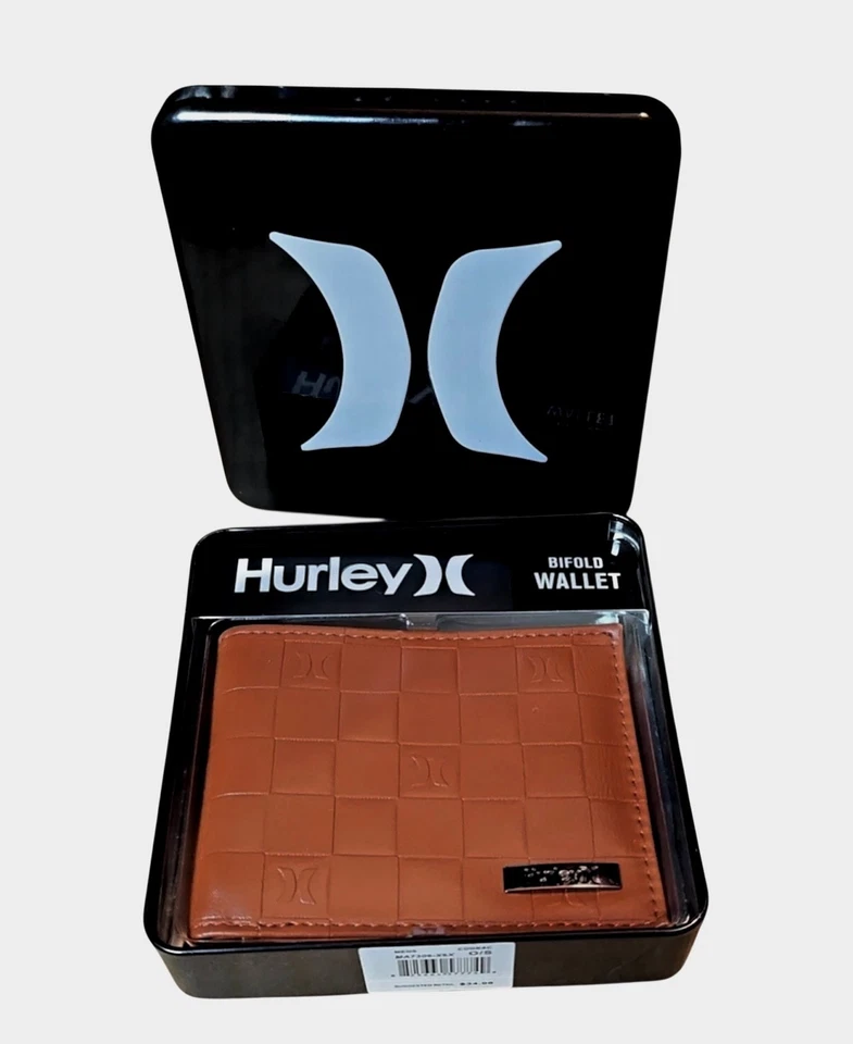 Cartera Hurley para hombre doble pliegue color coñac con estuche metálico negro precio de venta sugerido por el fabricante Foto 3 de 4