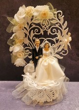 Vintage Wedding Cake Topper Bride Groom Flowers Leaves Lace 1960's Keepsake