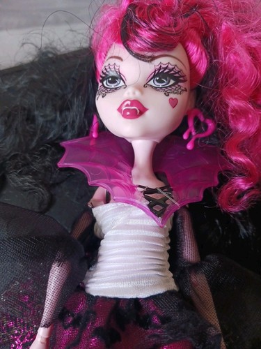 Monster High Doll Draculaura Ghouls Rule Mattel 2008 - Picture 16 of 19