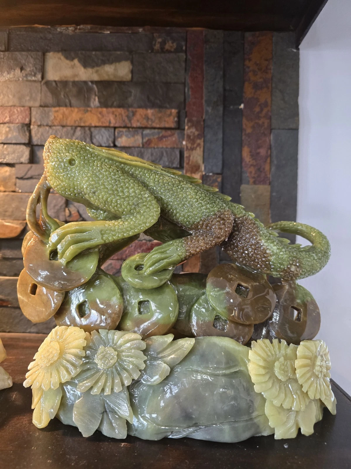 8.5lbs 10" X 9" Top Quality Natural Green Jade Master Hand Carved Iguana - product detail image 1