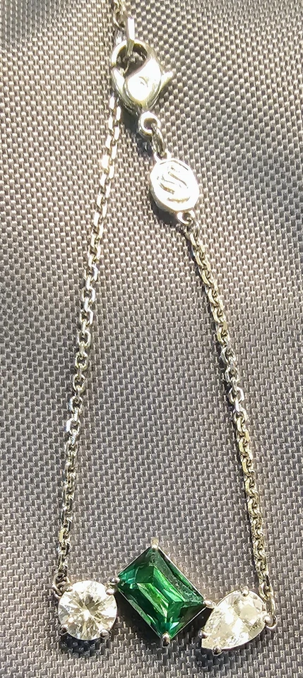 Pulseira feminina swarovski 3 pedras. Novo na caixa - Imagem 3 de 4