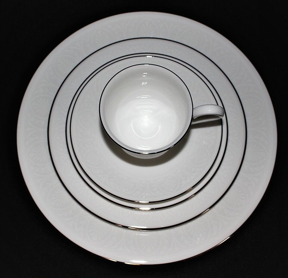 Lenox Hannah Platinum 5 Piece Fine Bone China Place Setting, Dishwasher
