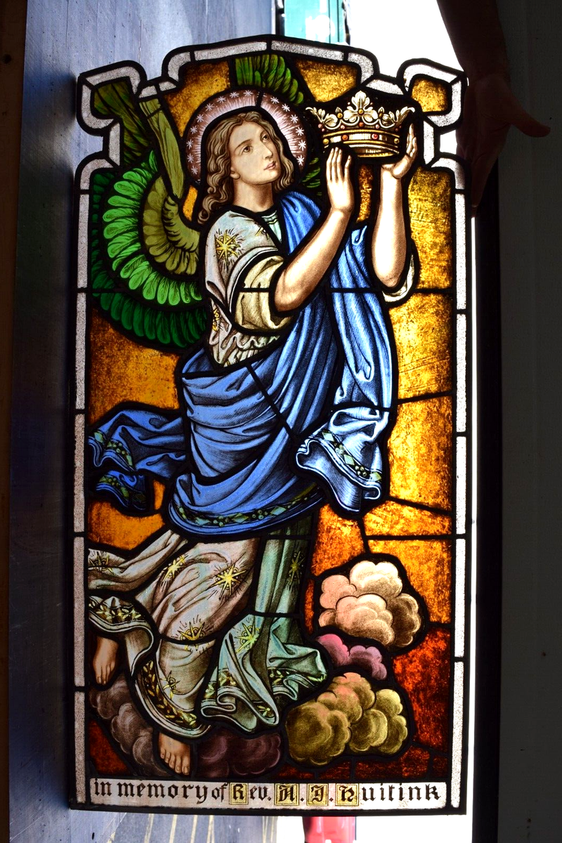 風にふかれて…　ステンドグラスの天使像 Older Vintage German Stained Glass Church Window, Angel with Crown