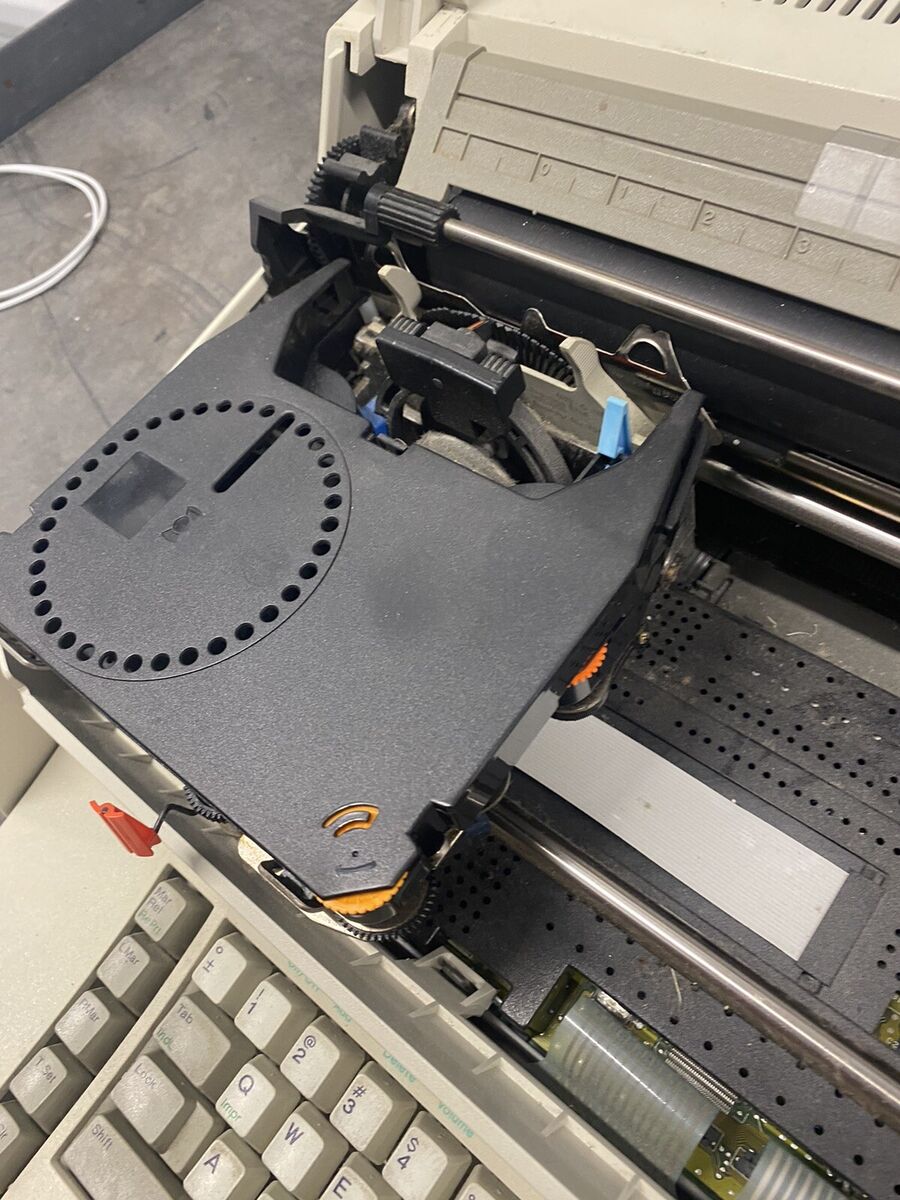 IBM Lexmark Wheel Writer 10 Series II Electronic Typewriter IBM Lexmark Wheel Writer 10 Series II Electronic Typewriter