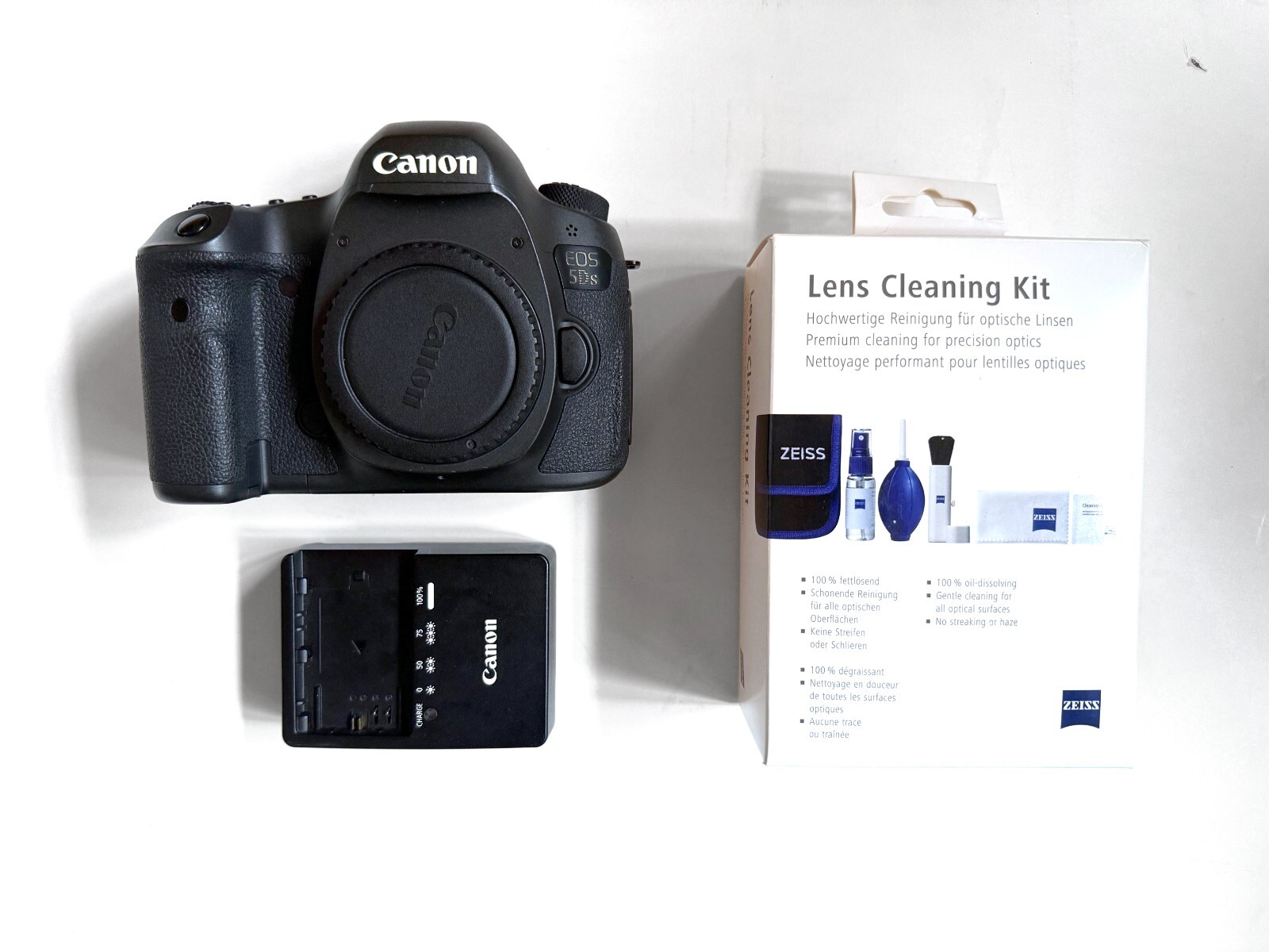 Canon 5DS 50.6MP DSLR Camera Body with Zeiss Kit Battery Charger 32GB SD 2 CF Cards