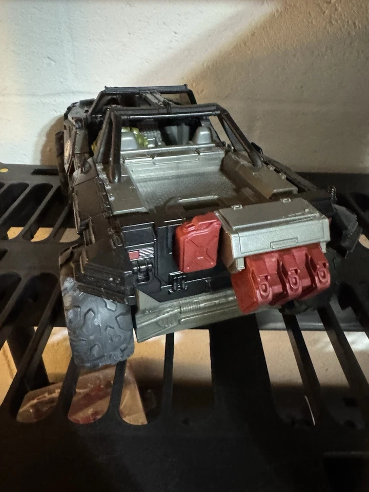 Vehículo Mattel Tyco Halo Rocket Warthog Oni con figura Master Chief como se muestra Foto 3 de 4