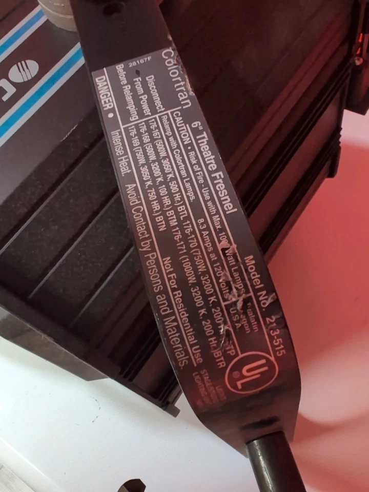 6-дюймовые театральные сценические светильники Colortran Fresnel 213-515 – 1000 Вт для студии/фильма/церкви - Изображение 2 из 4