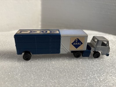 HO Scale Bachmann ARAL Semi Truck & Trailer  (25-513)