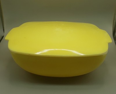 Vtg Pyrex Yellow Square Hostess Serving Dish #525B-025 With Lid 2 1/2 QT.