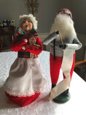Byers Choice Mr. & Mrs. Claus Carolers w/ Gingerbread - 1986