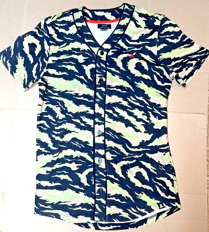 AYC Asphalt Yacht Club Men's Shirt M Tiger Camo Baseball Button Front Casual
