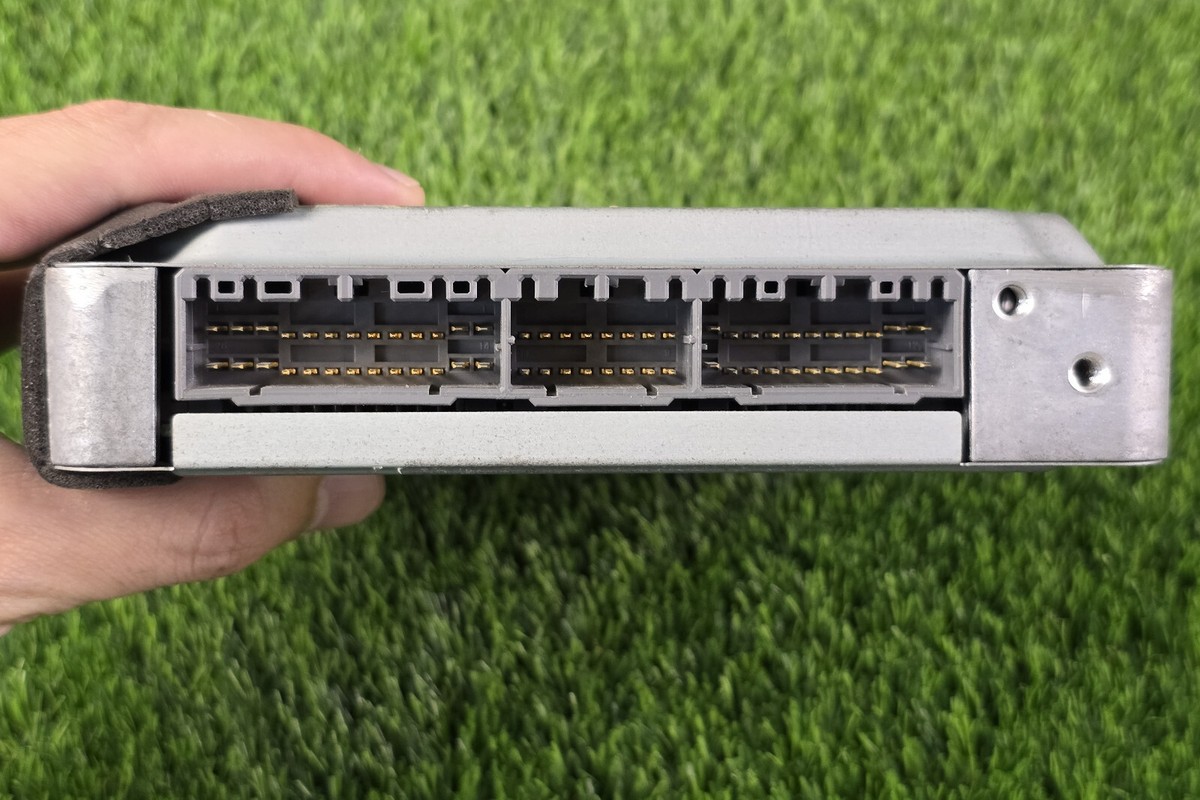 1994-1995 Toyota Land Cruiser 1kzTE Engine Computer 89661-60250