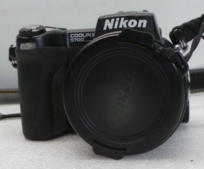 Nikon COOLPIX 5700 E5700 5.0MP Black 8X Zoom AF Digital Camera