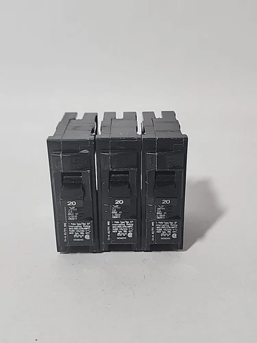 NEW SIEMENS Circuit Breaker 1 Pole 20A  120/240V L-5538 E82615 Lot of 2