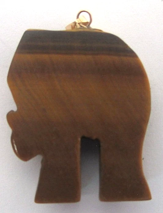 Dije colgante vintage de oro amarillo de 14k con rubí y ojo de tigre elefante Foto 2 de 4