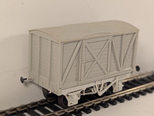 Slater's Spur O Midland Railway 10 Tonnen gedeckter Güterwagen unlackiert 7024 | Condition: Used