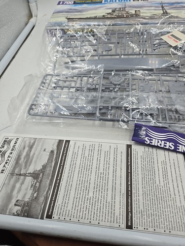 Kit Modelo Aoshima Escala 1/700 Segunda Guerra Mundial IJN Entrenamiento Japonés Crucero Ligero Katori - Imagen 6 de 12