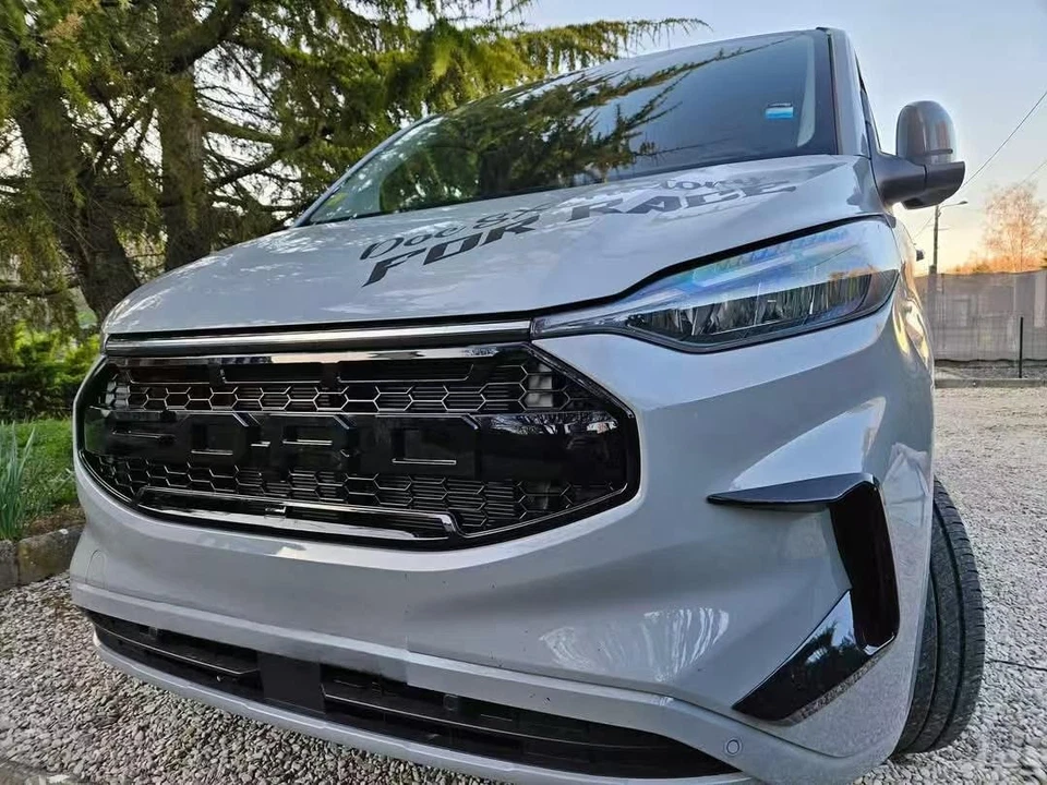 Cinghie anteriori Aero Canard per Ford Transit Custom 2024+ in nero lucido - Bild 2 von 4