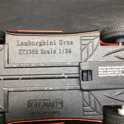 Lamborghini Urus Diecast by Kinsmart Pull back N Go Car Scale 1/38 - Picture 6 of 8