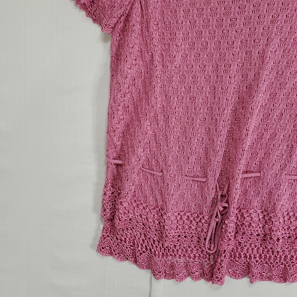 Emma James 粉色钩针上衣加大码 3X 抽绳腰短袖 V 领 — 第 4/4 张图片