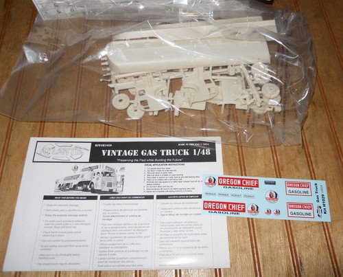 WHITE=FRUEHAUF GAS TRUCK MODEL KIT ATLANTIS 1/48 SCALE NEW in open box - Picture 2 of 2