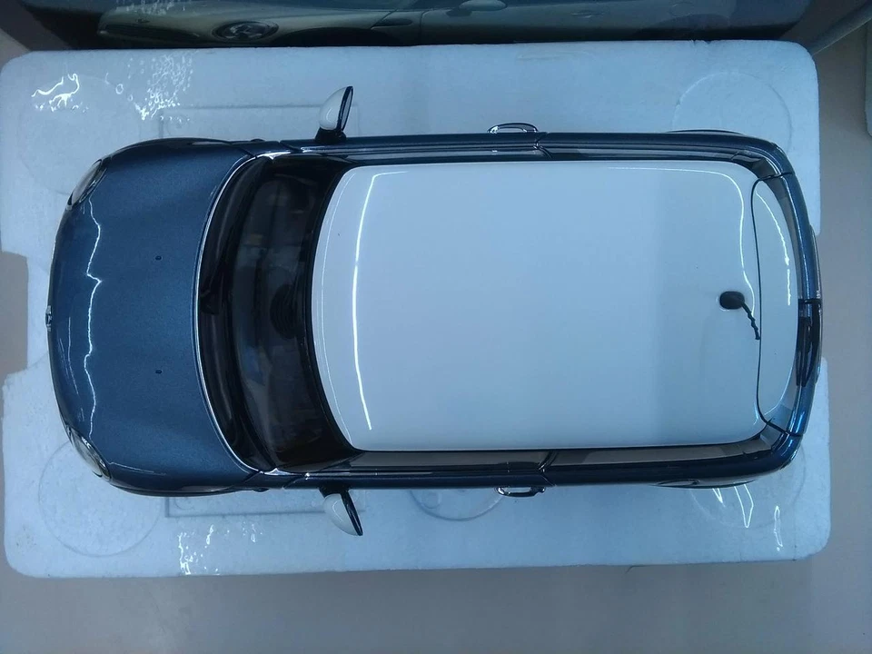 Kyosho 1/18 MINI Cooper Blue - Image 3 of 4