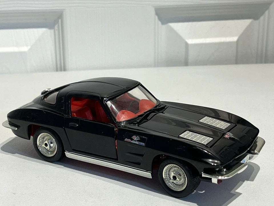 Винтажный 1988 Revell черный разделенное окно Corvette Sting Ray автомобиля 1:24 - Изображение 2 из 4