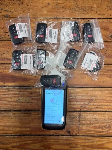 LOT OF 9 NEW OEM TOYOTA KLUGER SMART KEYS FOB REMOTES ALL READ BLANK - product listing photo