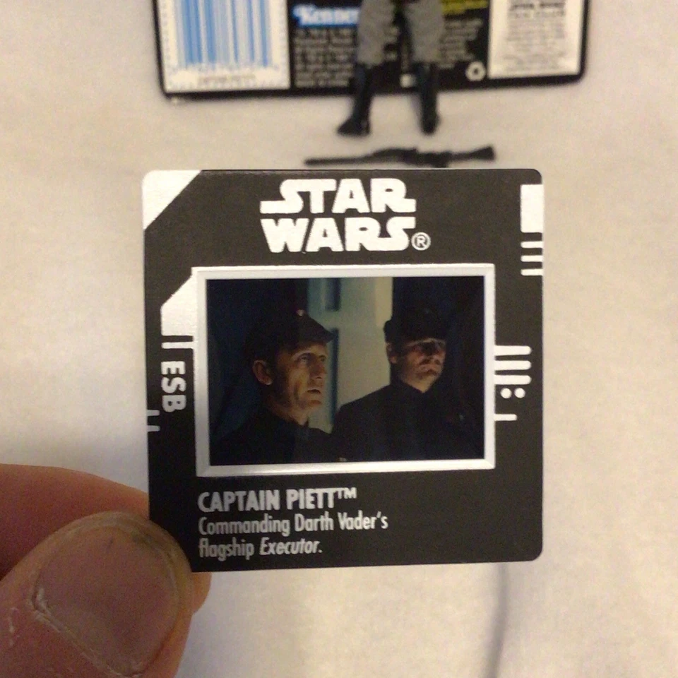 El poder de la fuerza Capitán Piett con rifle bláster y pistola. Marco Freeze Foto 4 de 4