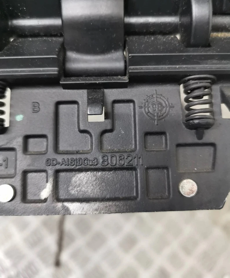 BMW 5 E39 Arm Rest Center Console Black Leather Armrest With Lid 8196936 806219 - Image 4 of 4