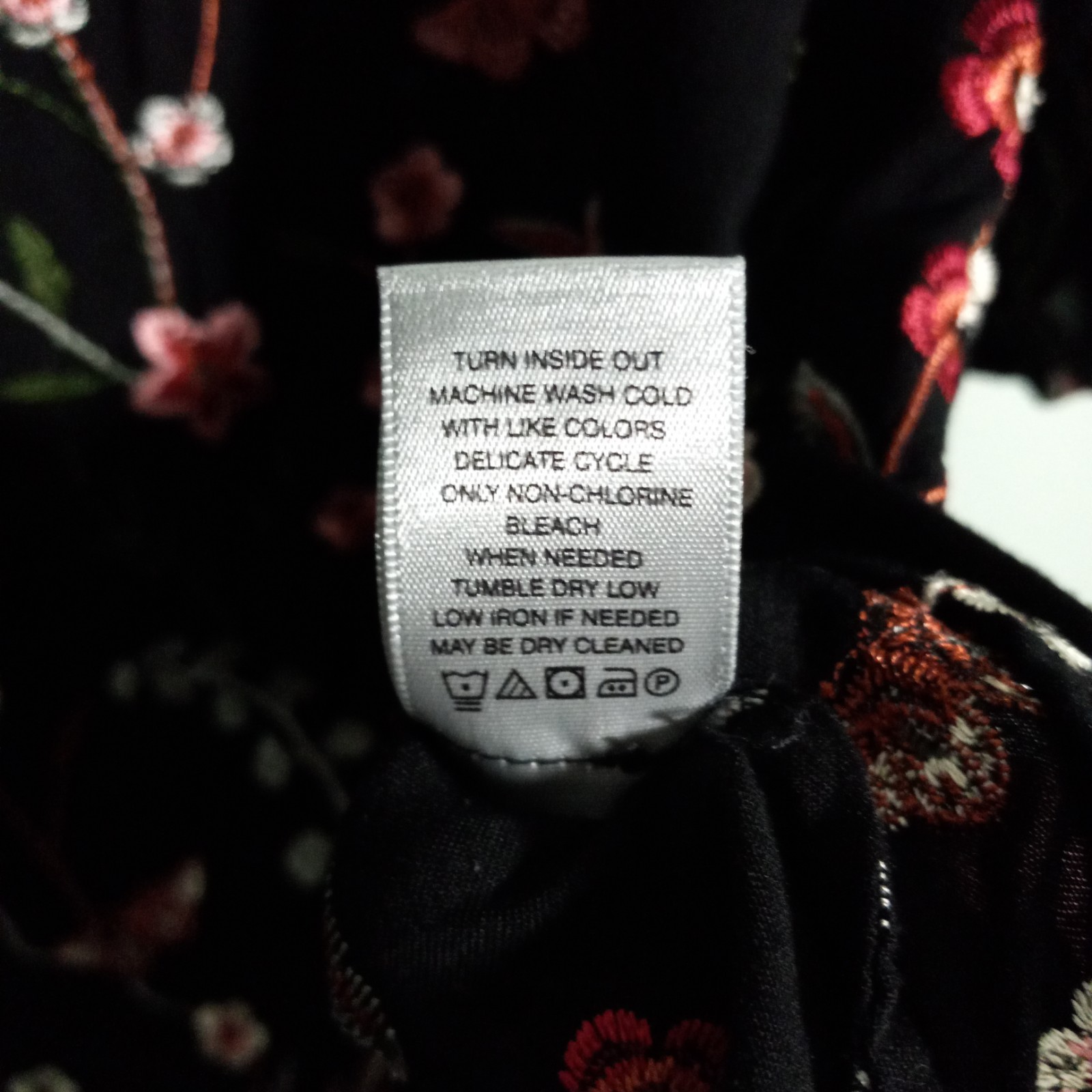 John Mark Top Blouse size Medium Embroidered Flor… - image 9