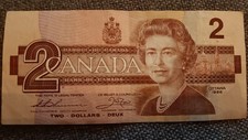 Rare Canada 2 Dollar bank note 1986 Queen Elizabeth 2, circulated good condition