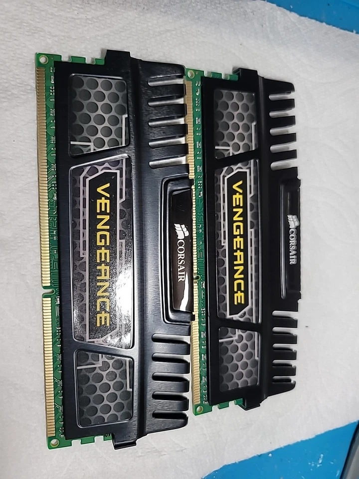 Модуль памяти Corsair Vengeance CMZ8GX3M1A1600C9 8 ГБ DDR3 RAM (всего 16 ГБ) - Изображение 2 из 2